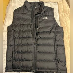 Black north face vest